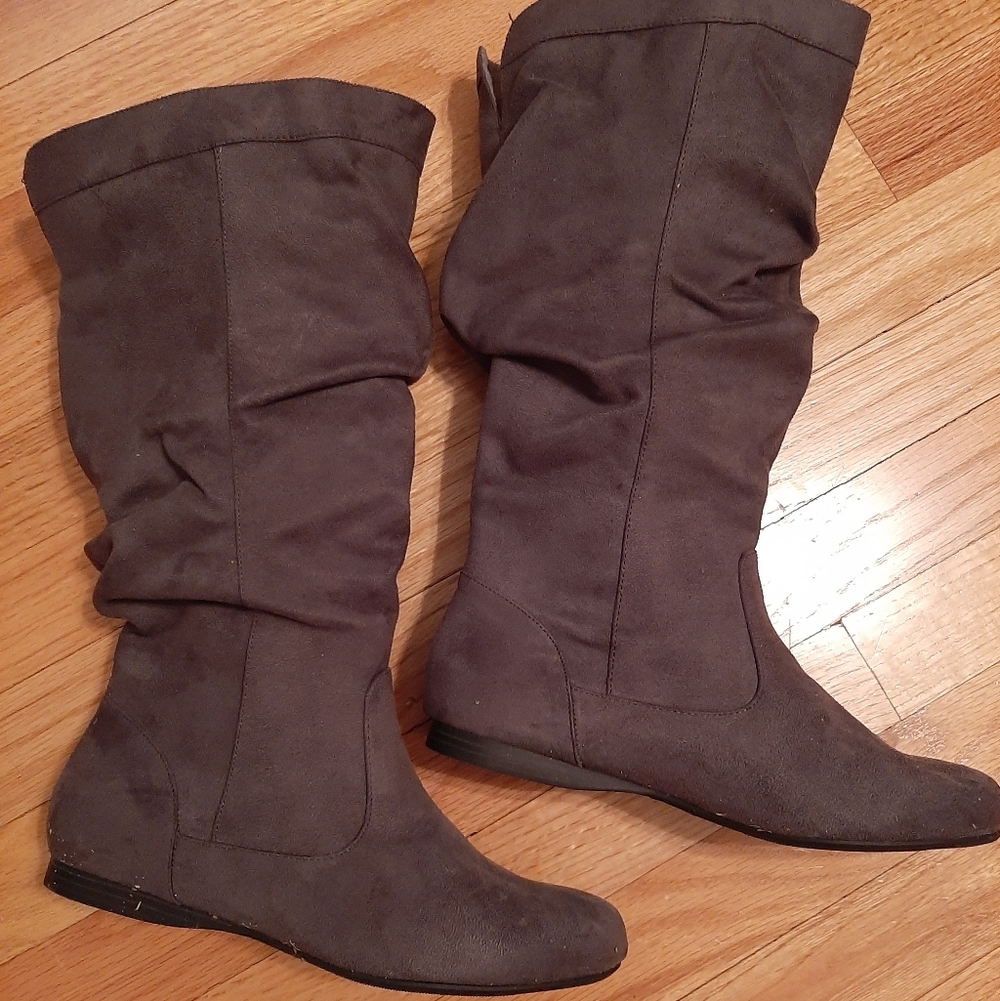 Women's Slouchy Gray Boots